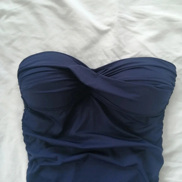 Tommy Bahama Pearl Twist Front Bandeau One Piece Swim Suit Shirred Stomach 8 - Picture 4 of 16